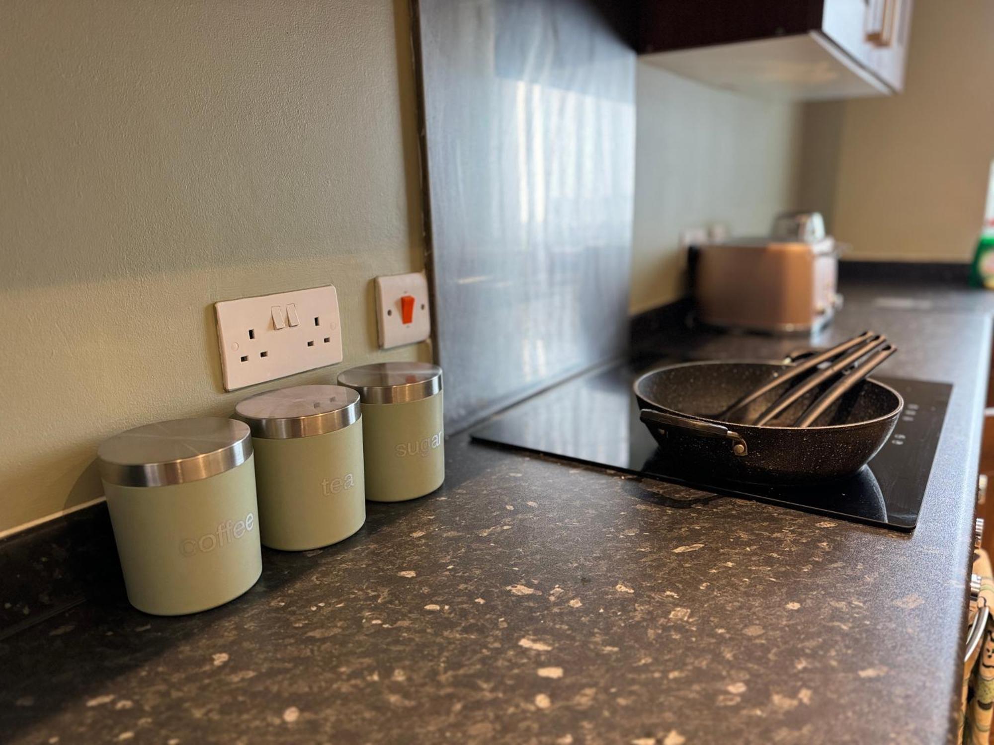 Apartamento Group Bookings: Up To 30 Guests Across 5 Spacious Flats! Keyless Access Free Wifi & Parking *